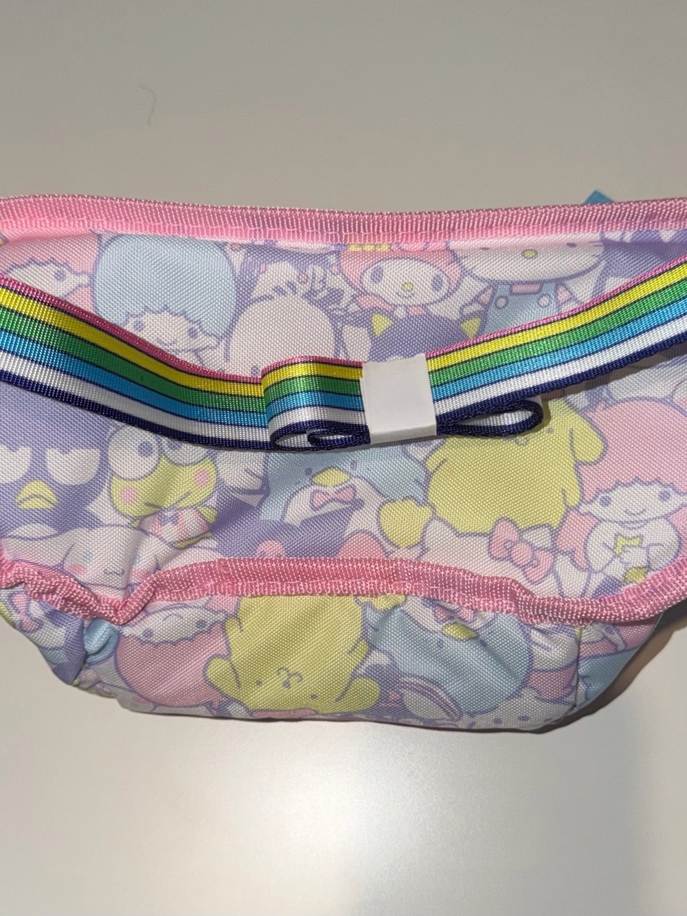 Igloo x Hello Kitty Fanny Pack Cooler - Picture 2 of 5